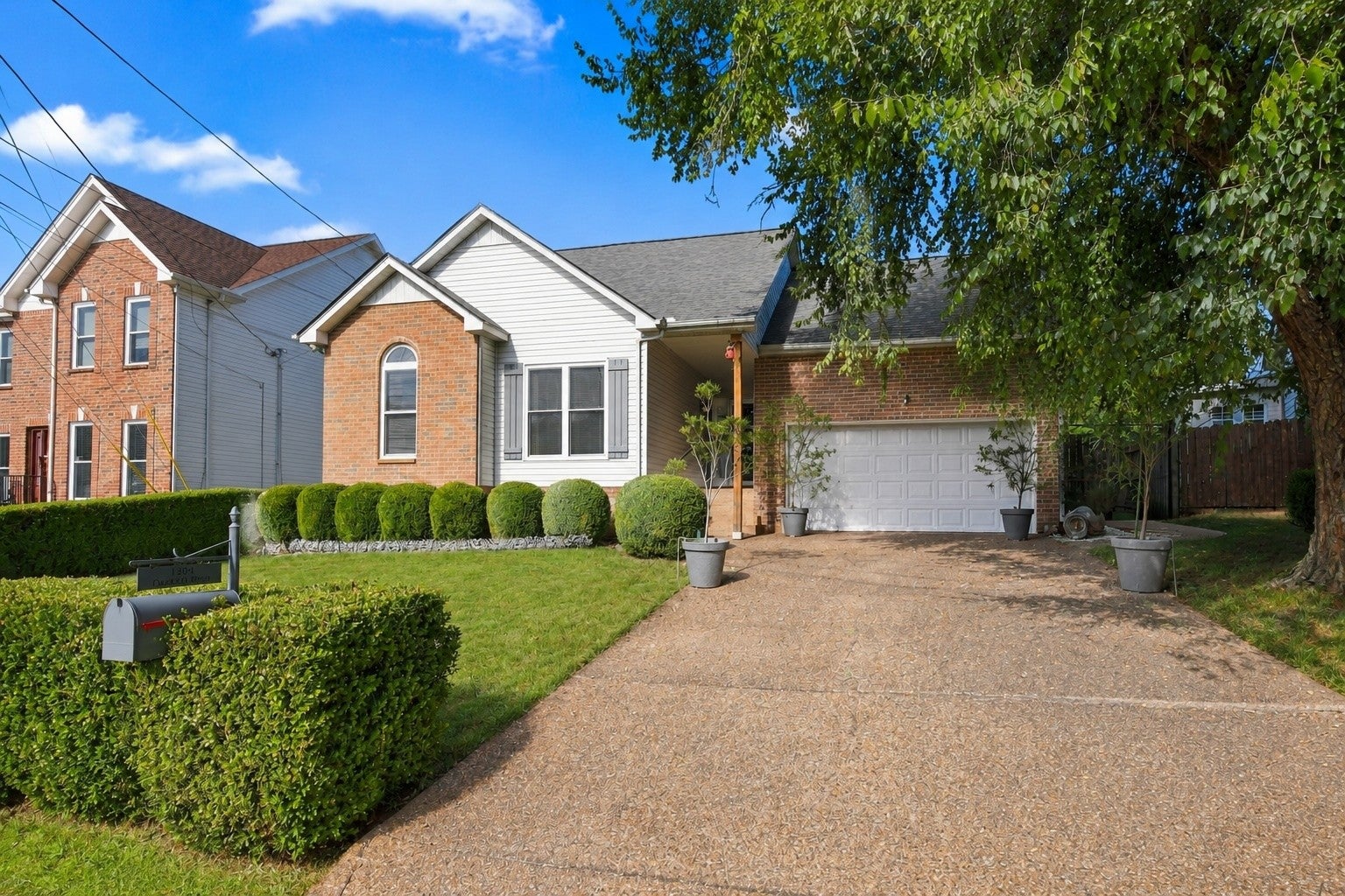 1304 Crestfield Dr