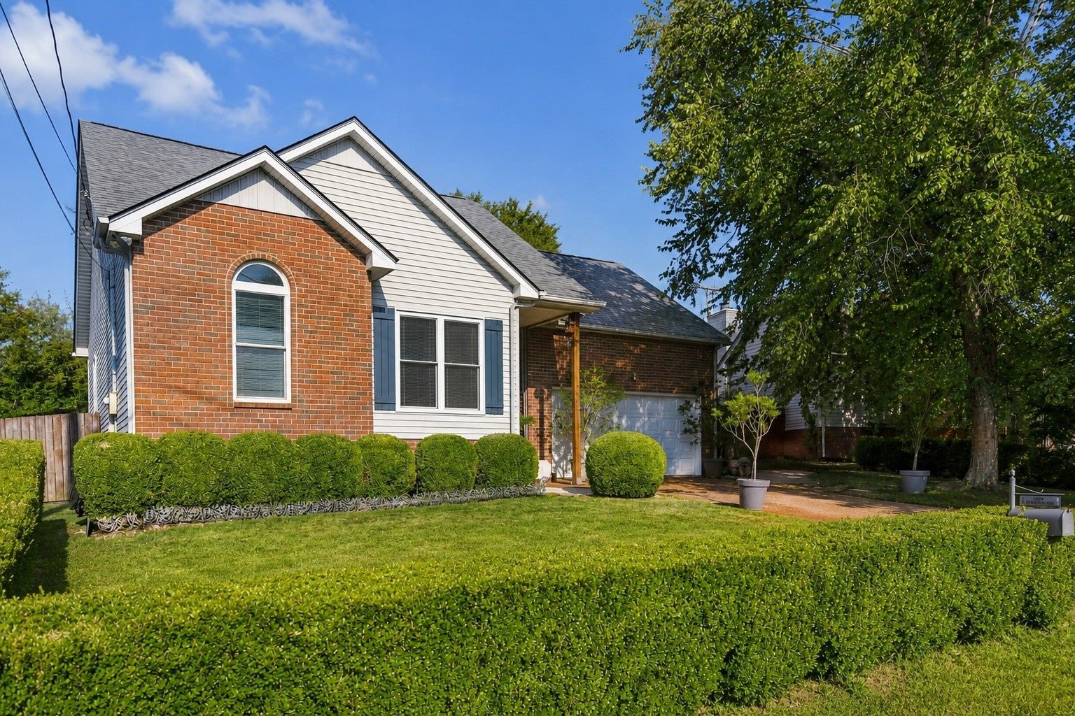 1304 Crestfield Dr