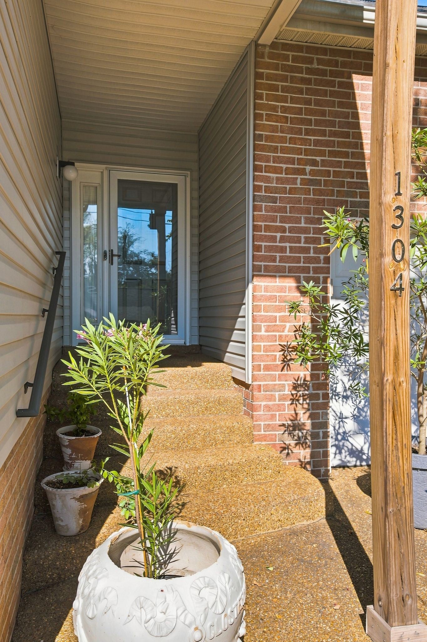 1304 Crestfield Dr