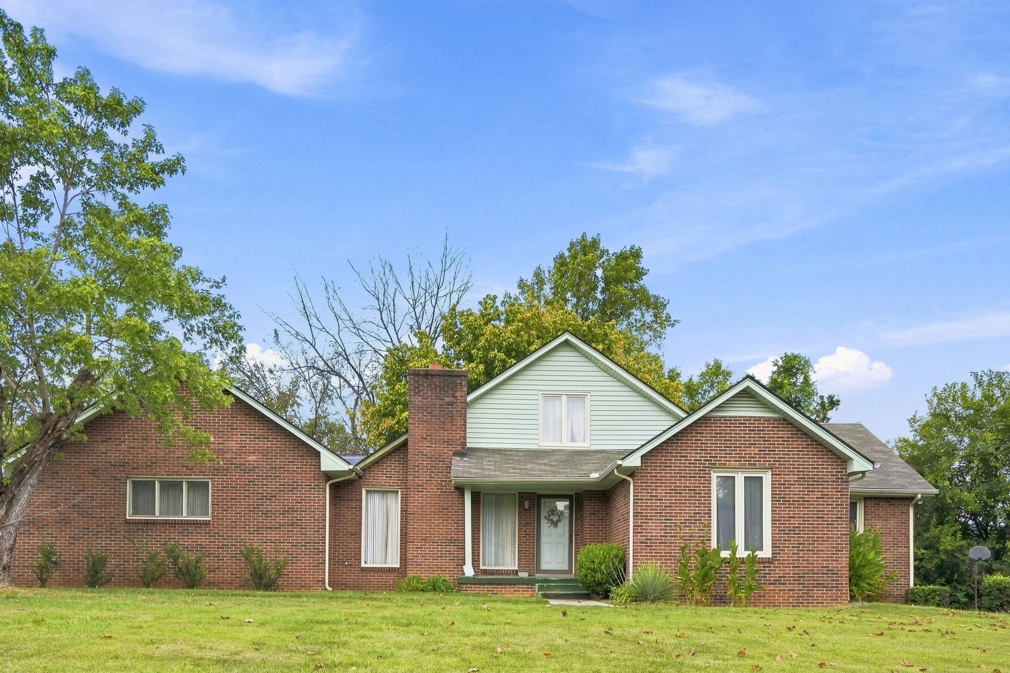 3-bed home for sale in Nashville, TN 37218, 4113 Home Haven Dr 4113 Home Haven Dr, Nashville TN 37218 3-bed home, photo 3 of 24