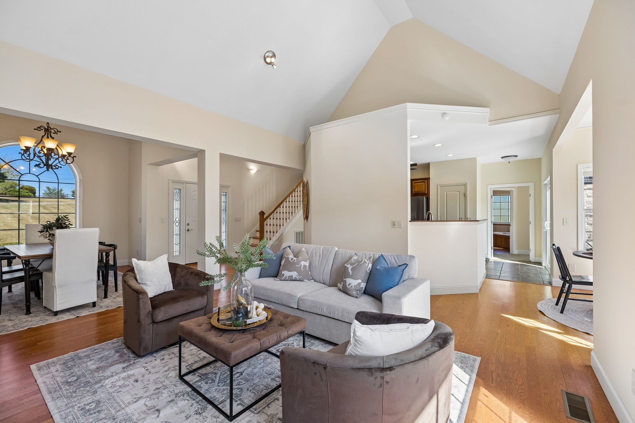 2216 Twin Peaks Ct