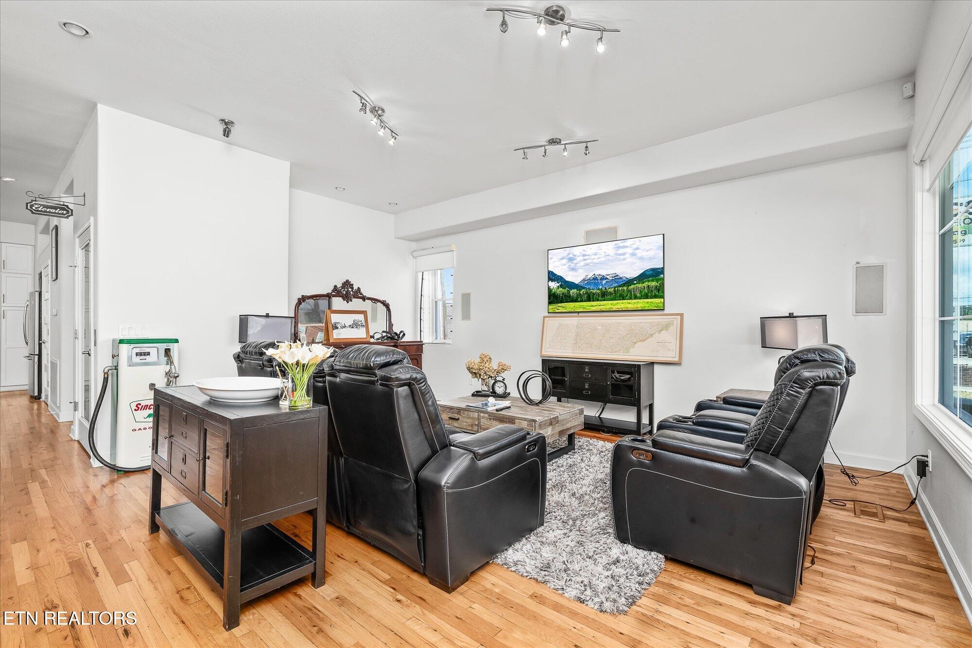 31 W Fifth St