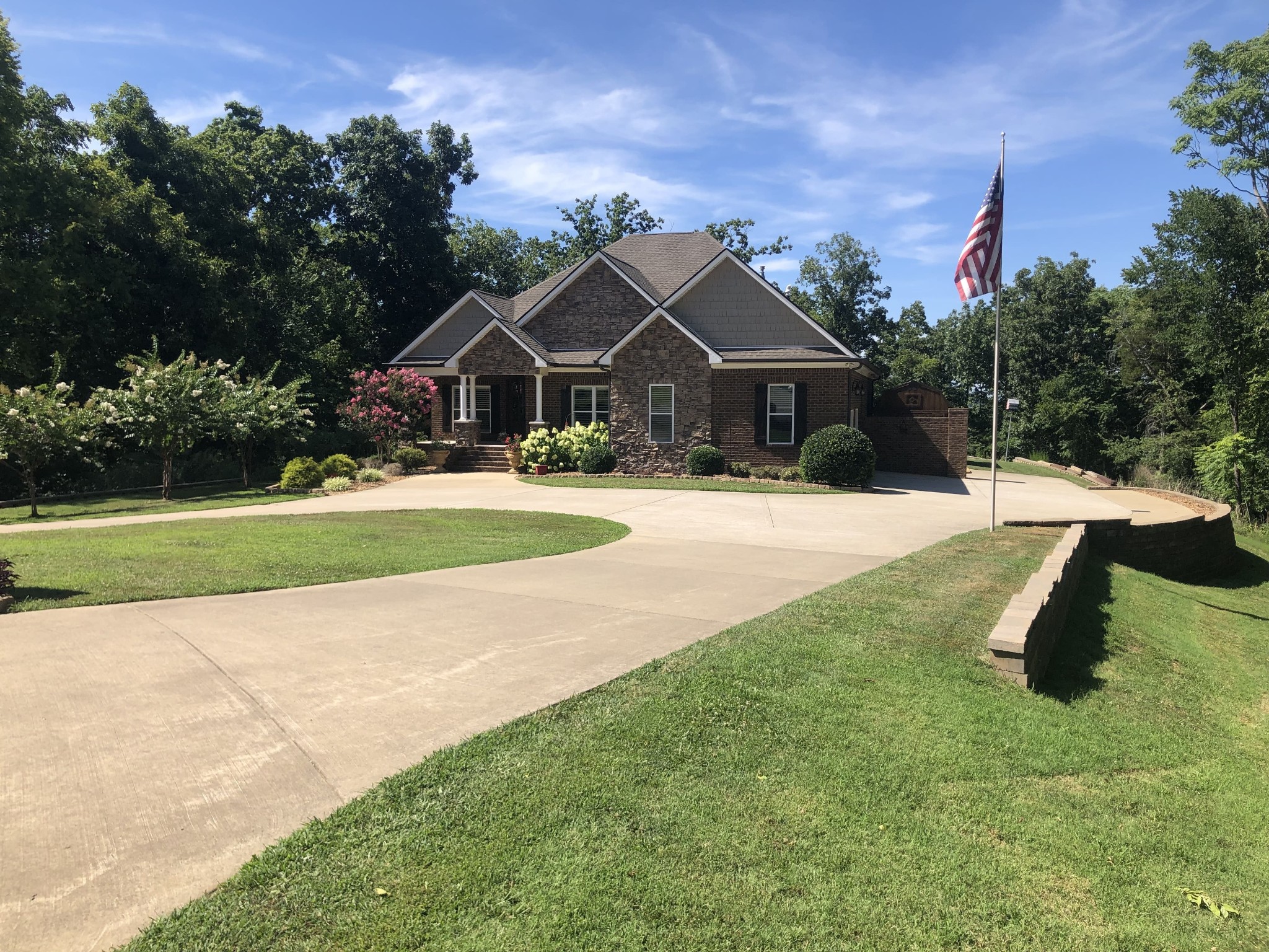1204 Valarie Ln