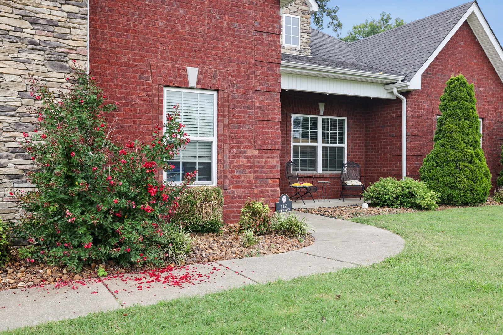1131 Rivercrest Dr