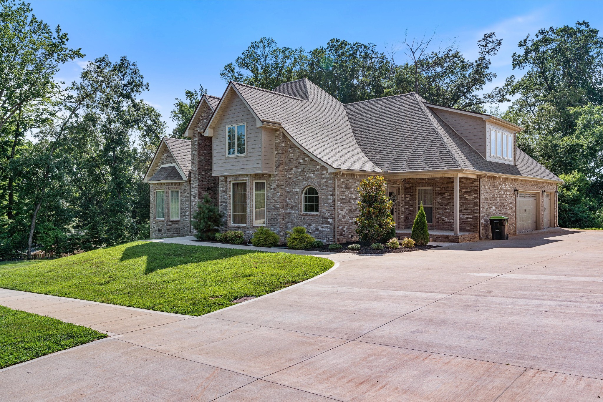 823 Shady Bluff Trail