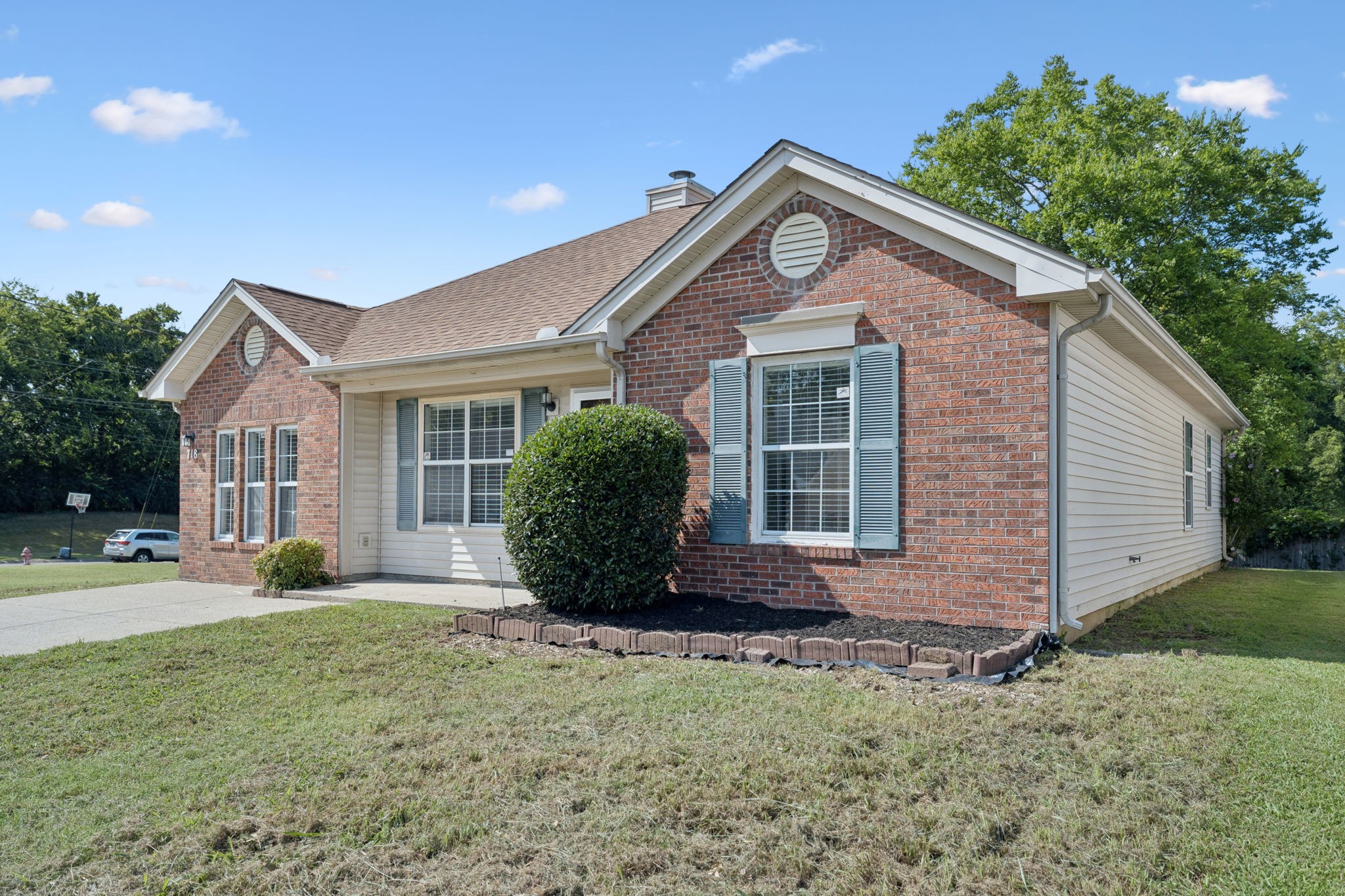 718 Maple Pl