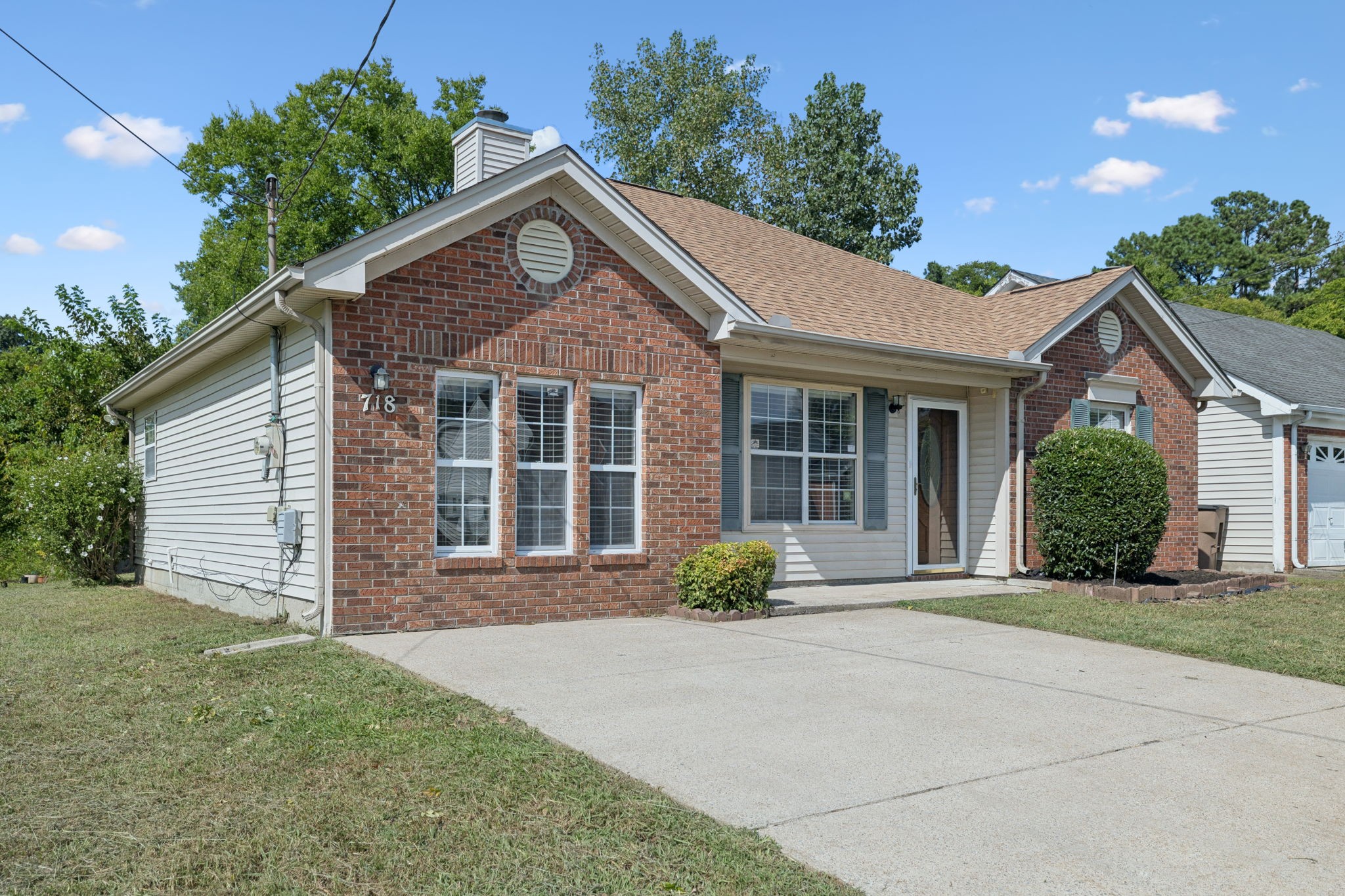 718 Maple Pl