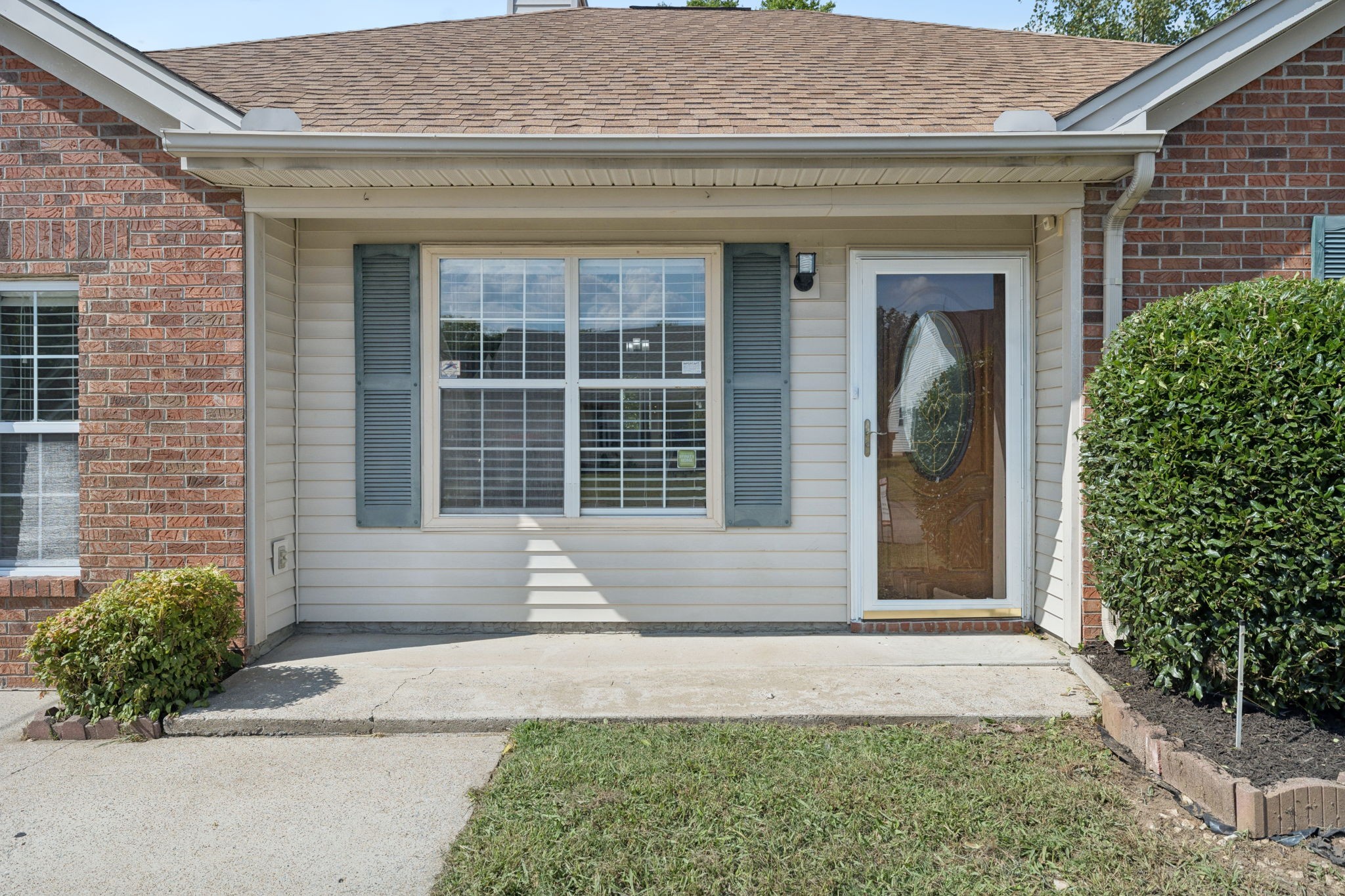 718 Maple Pl