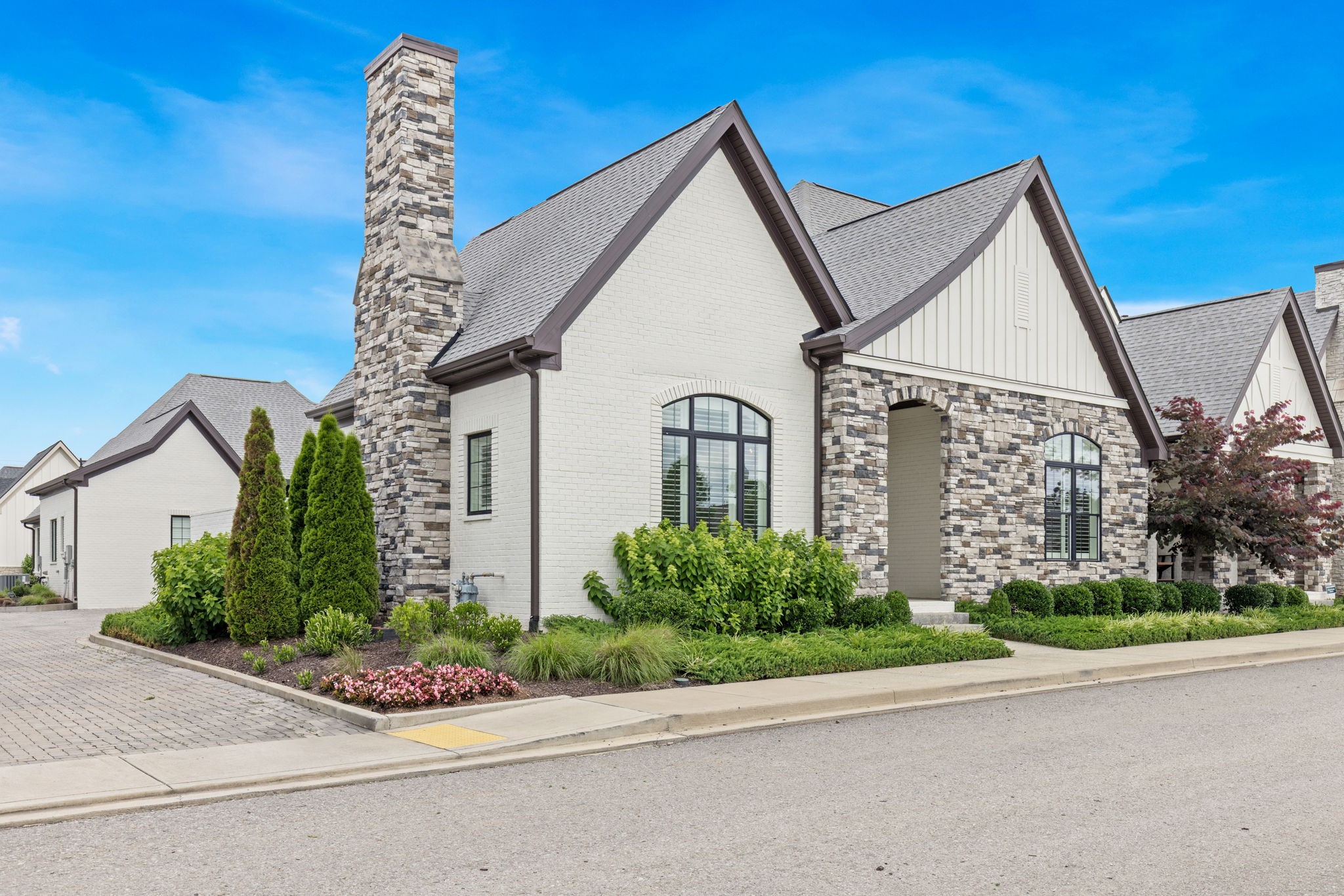 405 Flag Court