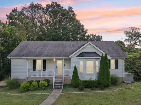 1052 Shadowbrook Dr Greenbrier TN 37073