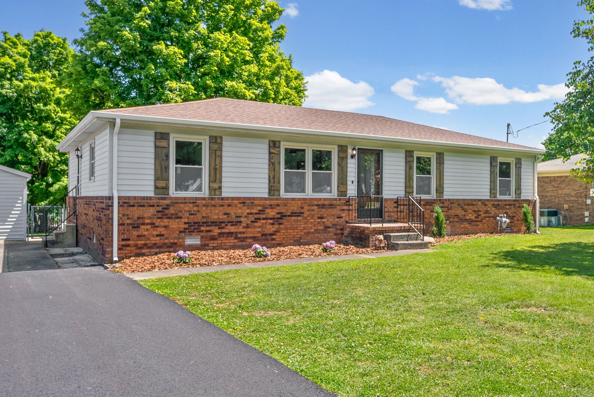 711 Sanderson Dr