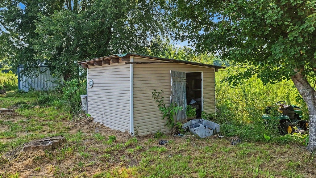 27 Clark School Rd