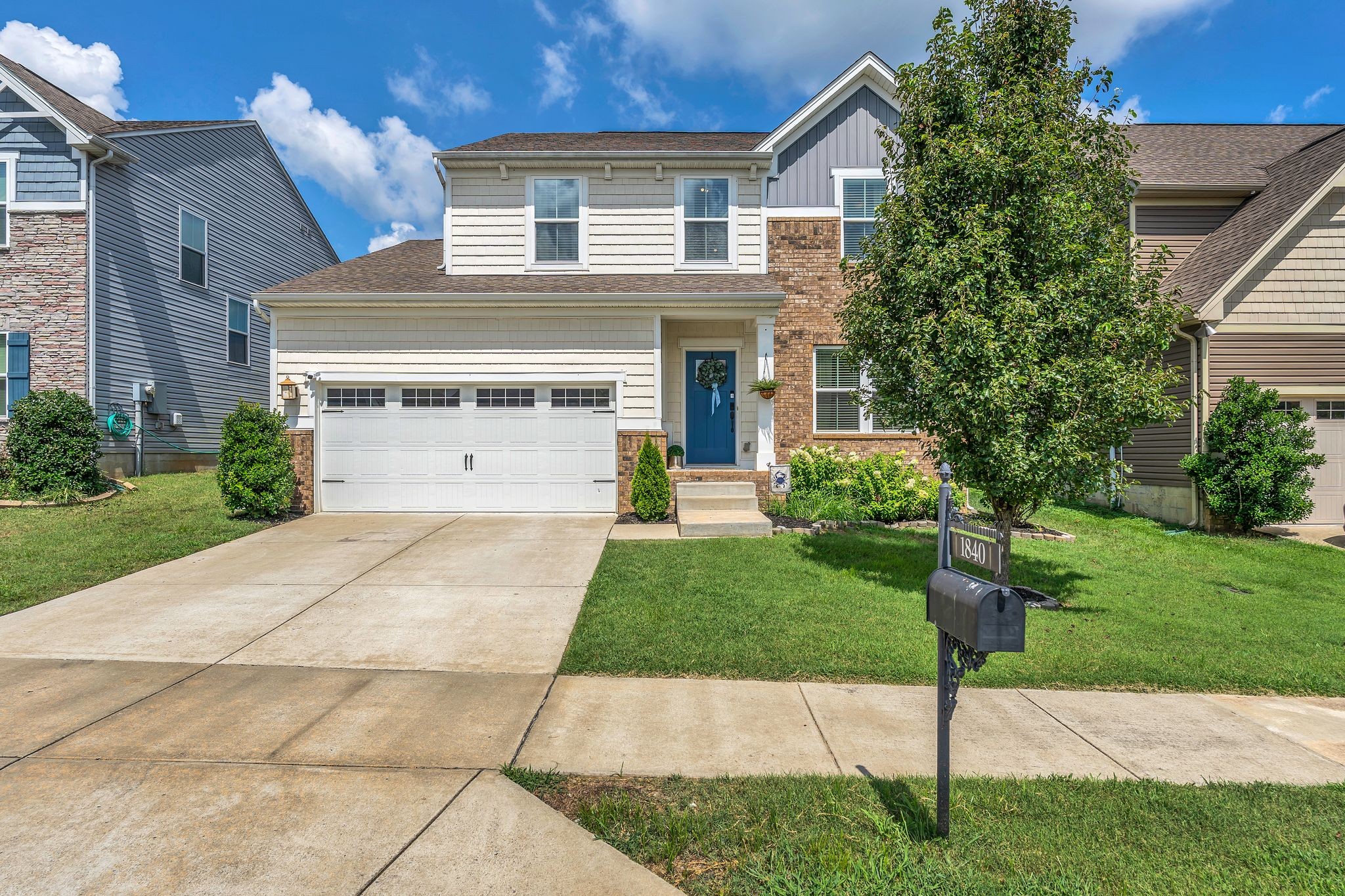 1840 Amesbury Ln