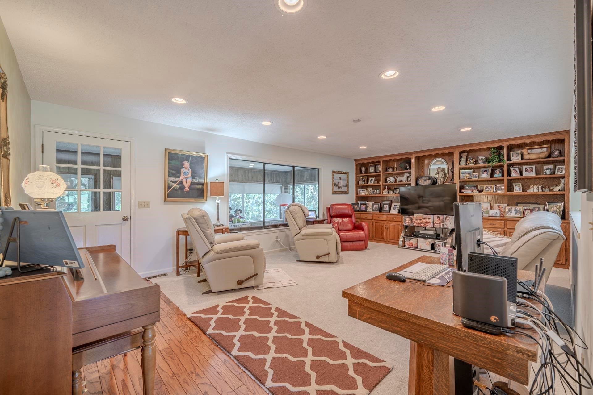305 SALT LN