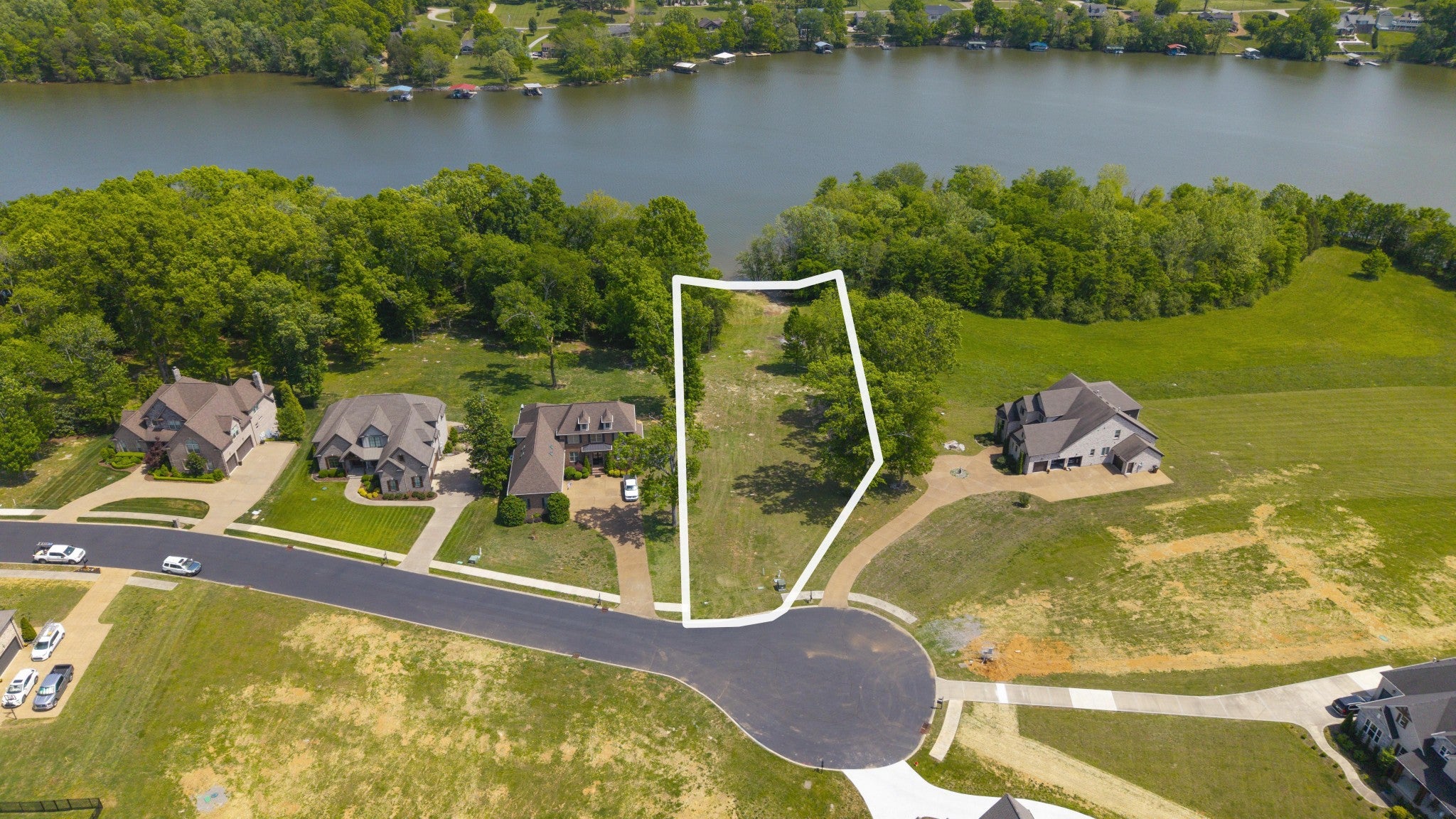 1004 Stonebrook Cv