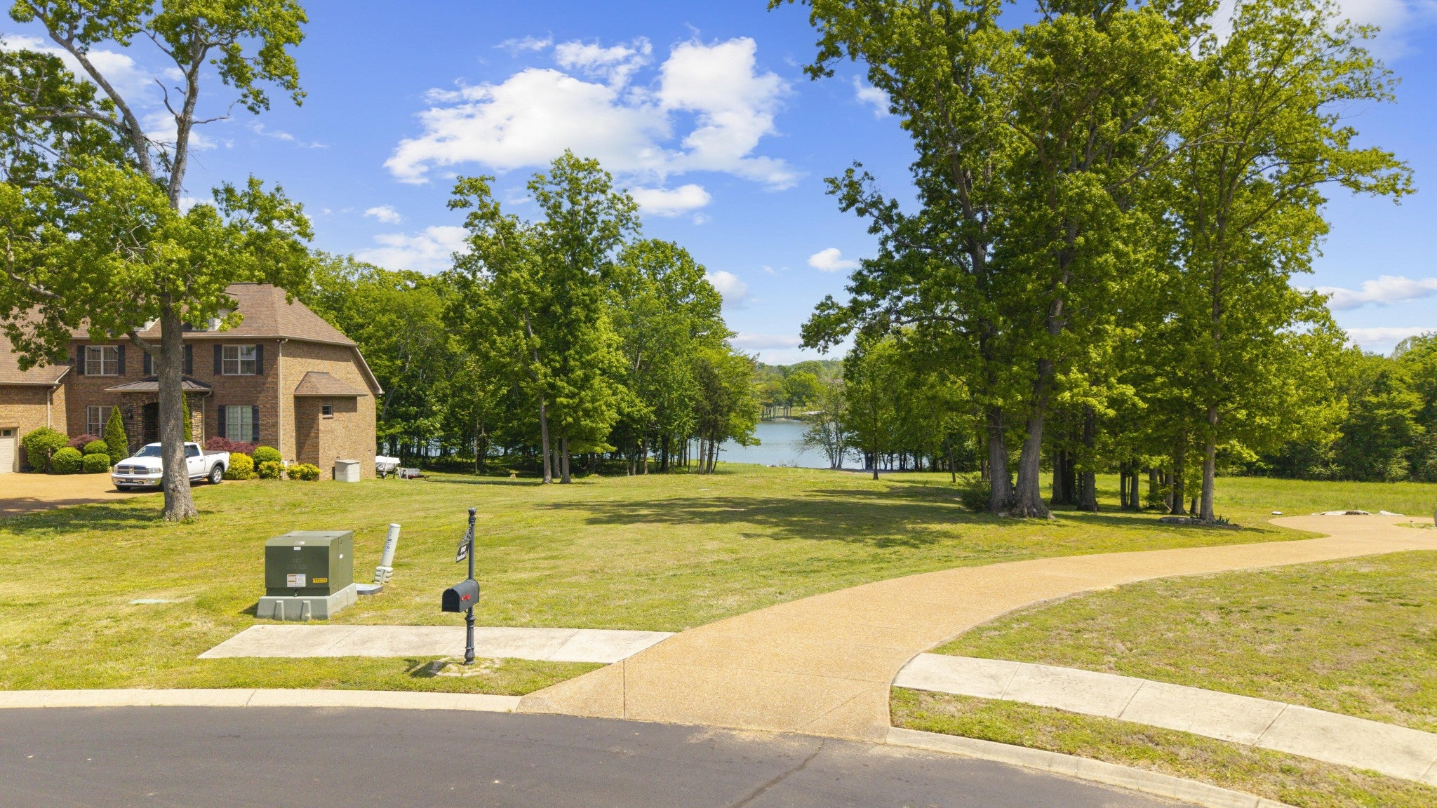 1004 Stonebrook Cv