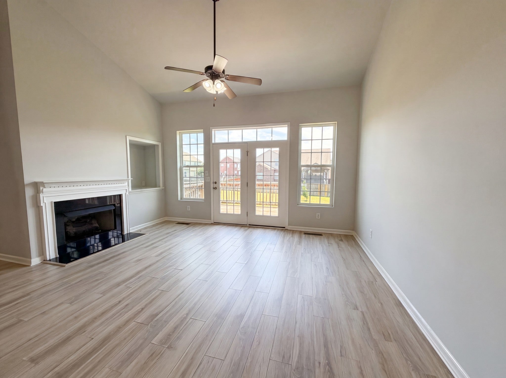 2404 Trivaca Ln, Nolensville TN 37135 3-bed home, photo 2 of 27