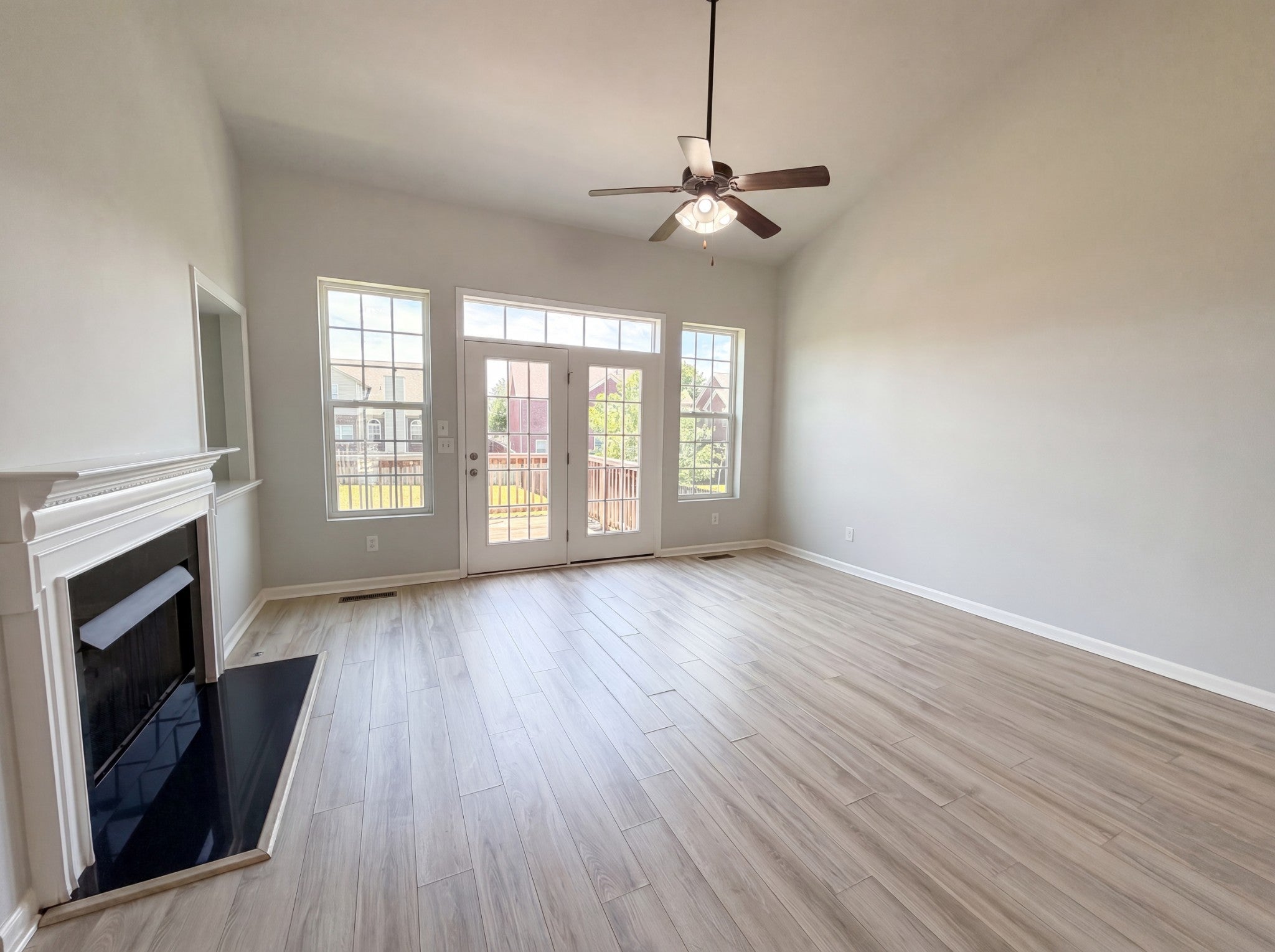 2404 Trivaca Ln, Nolensville TN 37135 3-bed home, photo 3 of 27