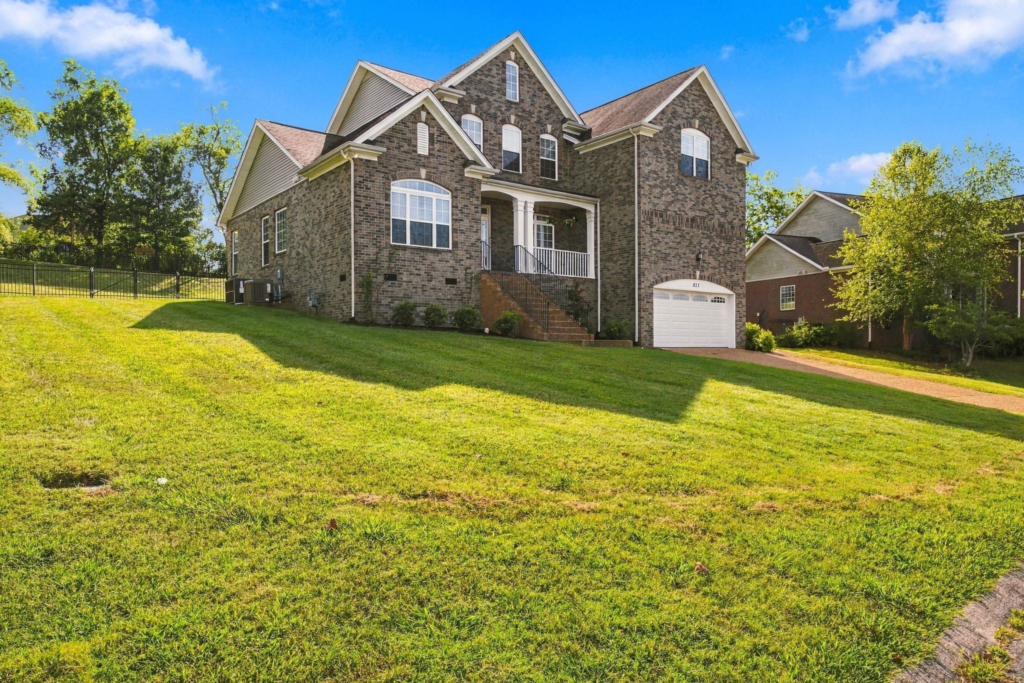 821 Park Dr