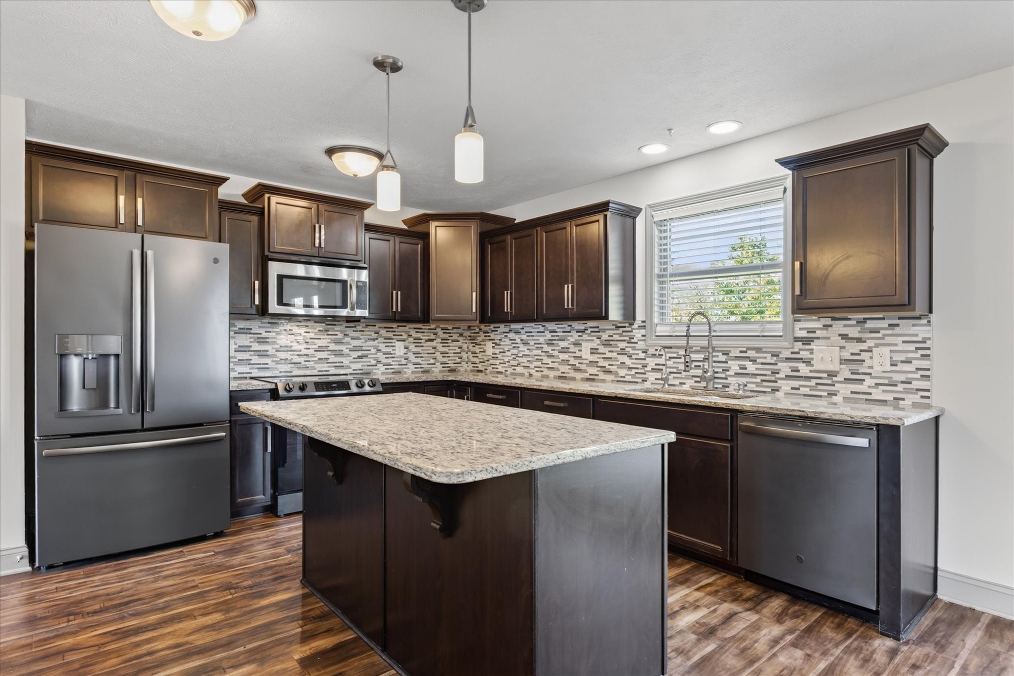 1301 Eagles View Dr