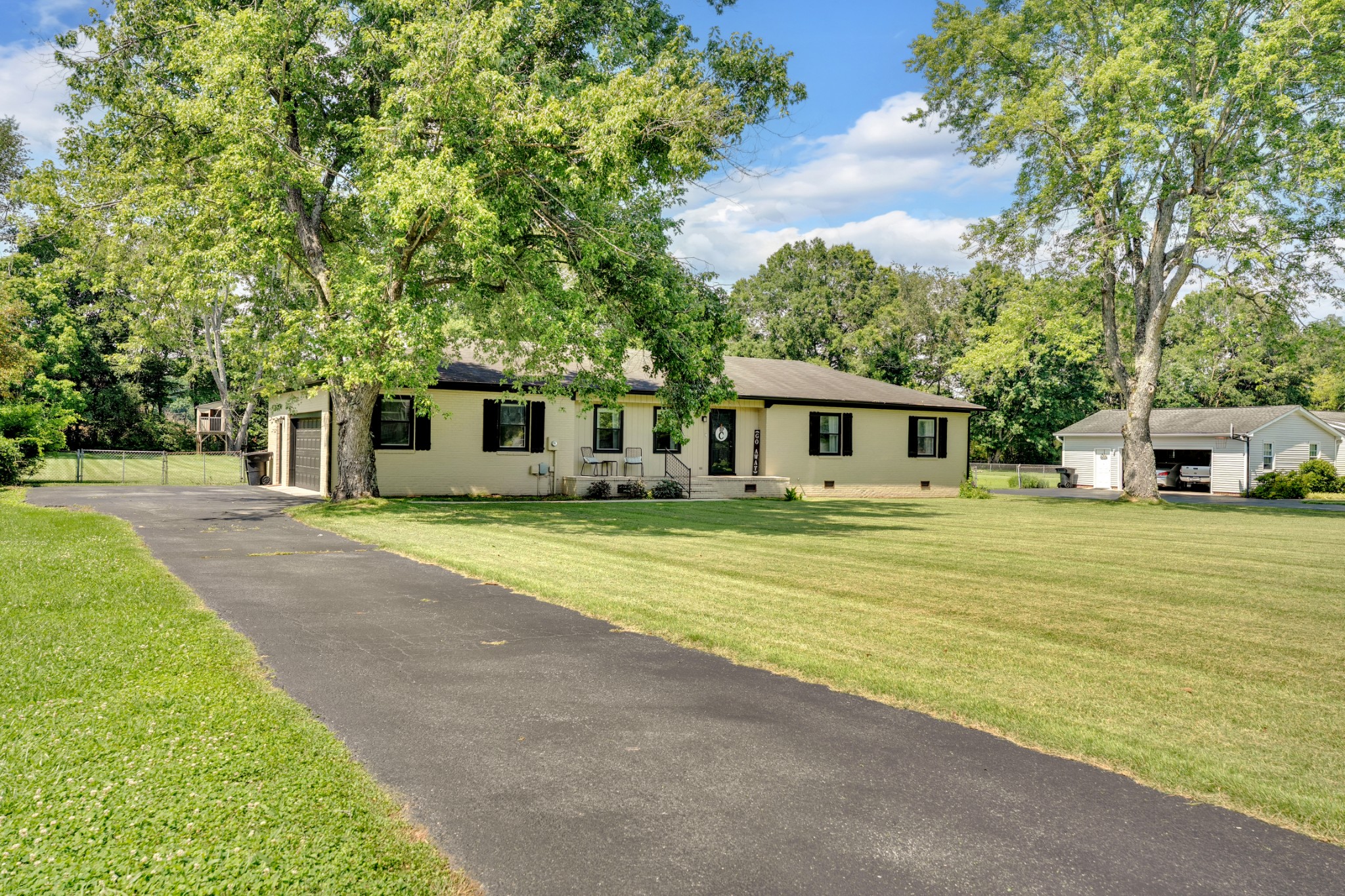 107 Lemont Ln
