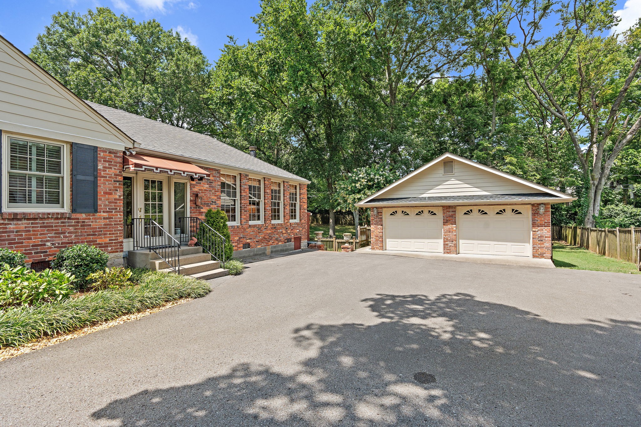 214 Hillwood Blvd