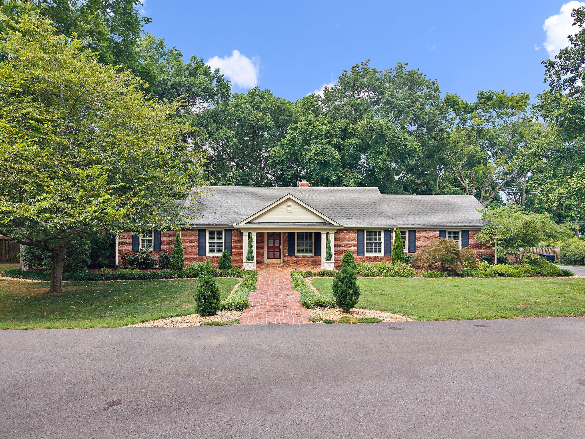 214 Hillwood Blvd