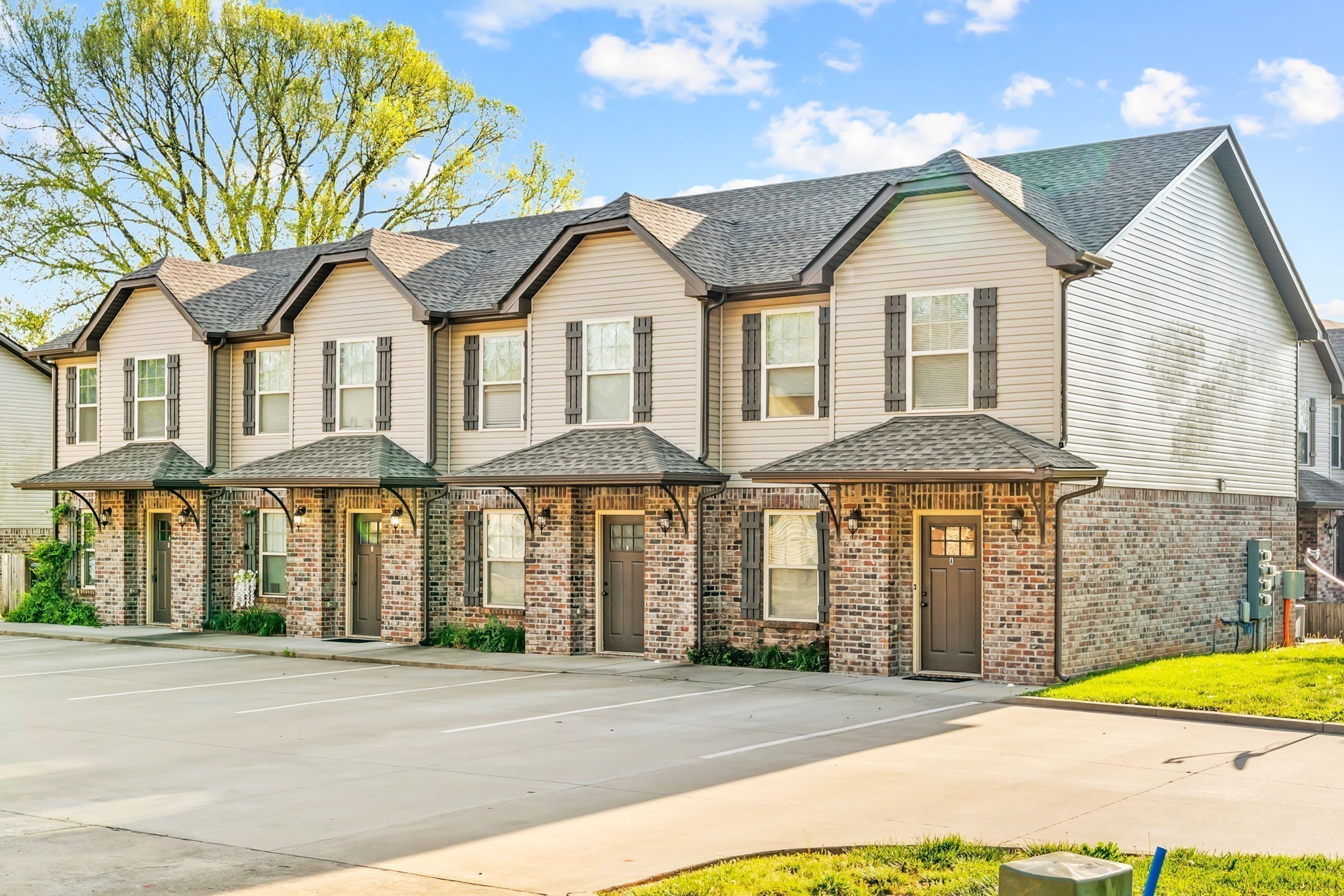 1760 Springwater Drive E