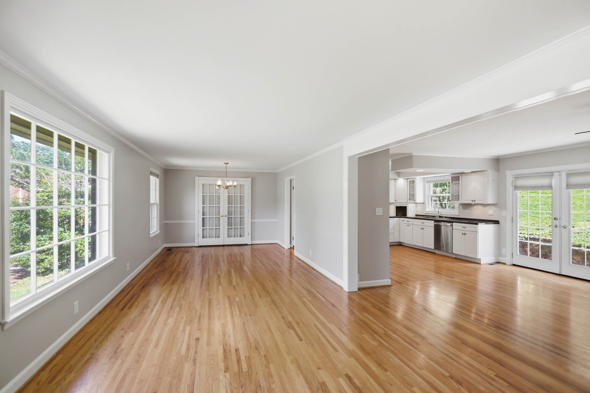 2739 Windemere Dr - Photo 2