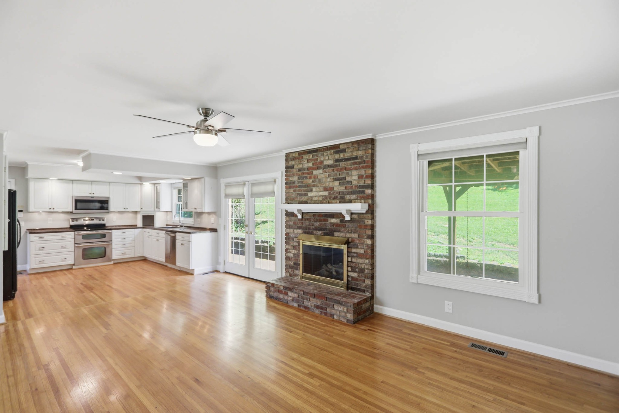 2739 Windemere Dr - Photo 4