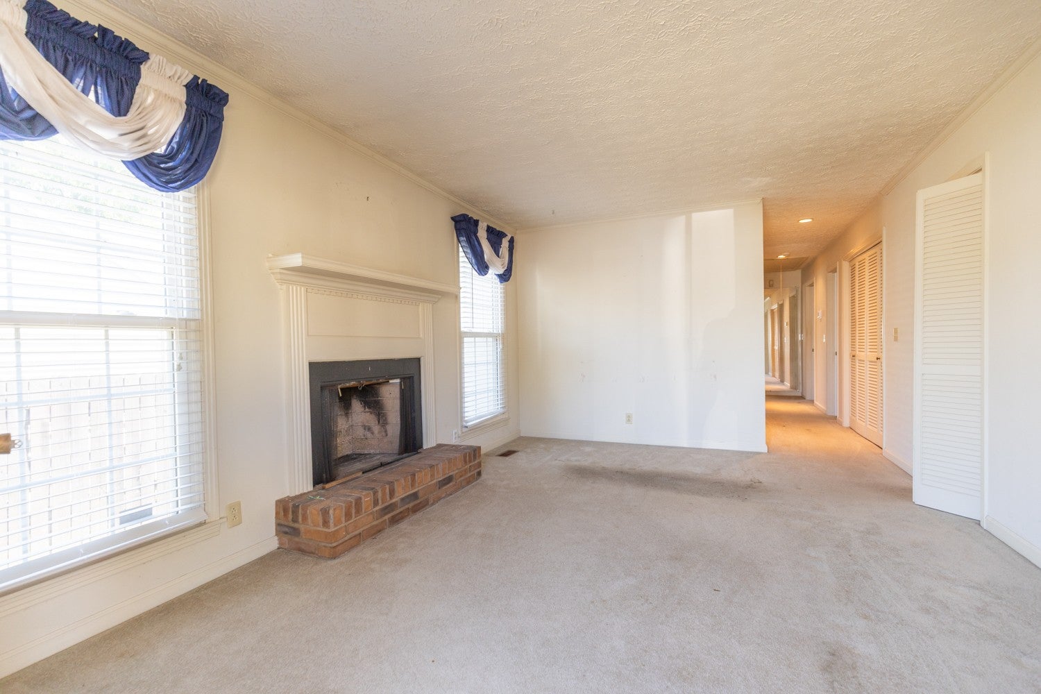 305 Heritage Ct