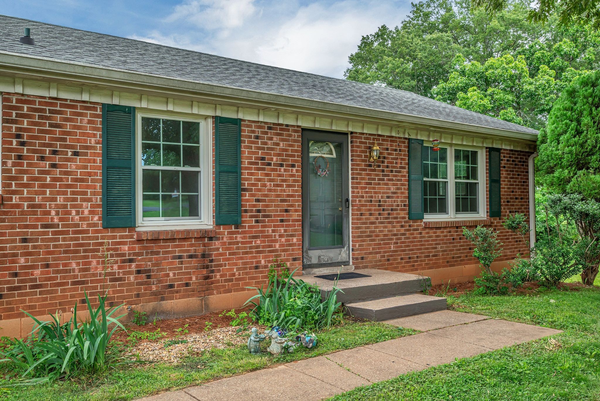 1006 Hillcrest Cir