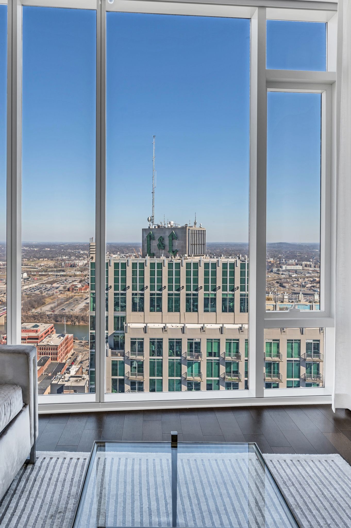 Nashville, Tennessee 37219, United States, 2 Bedrooms Bedrooms, ,2 BathroomsBathrooms,Residential,Active,14320