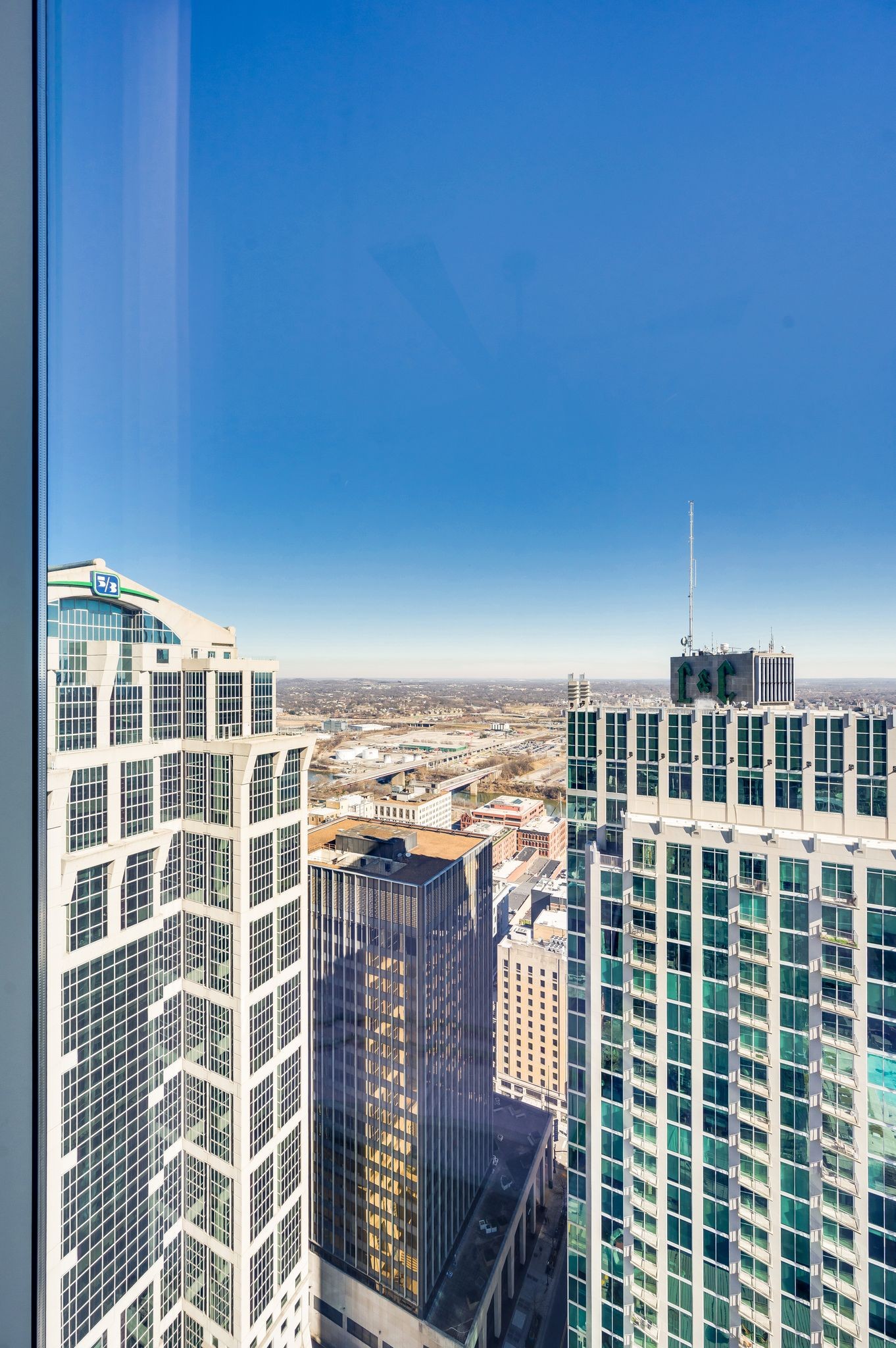 Nashville, Tennessee 37219, United States, 2 Bedrooms Bedrooms, ,2 BathroomsBathrooms,Residential,Active,14320