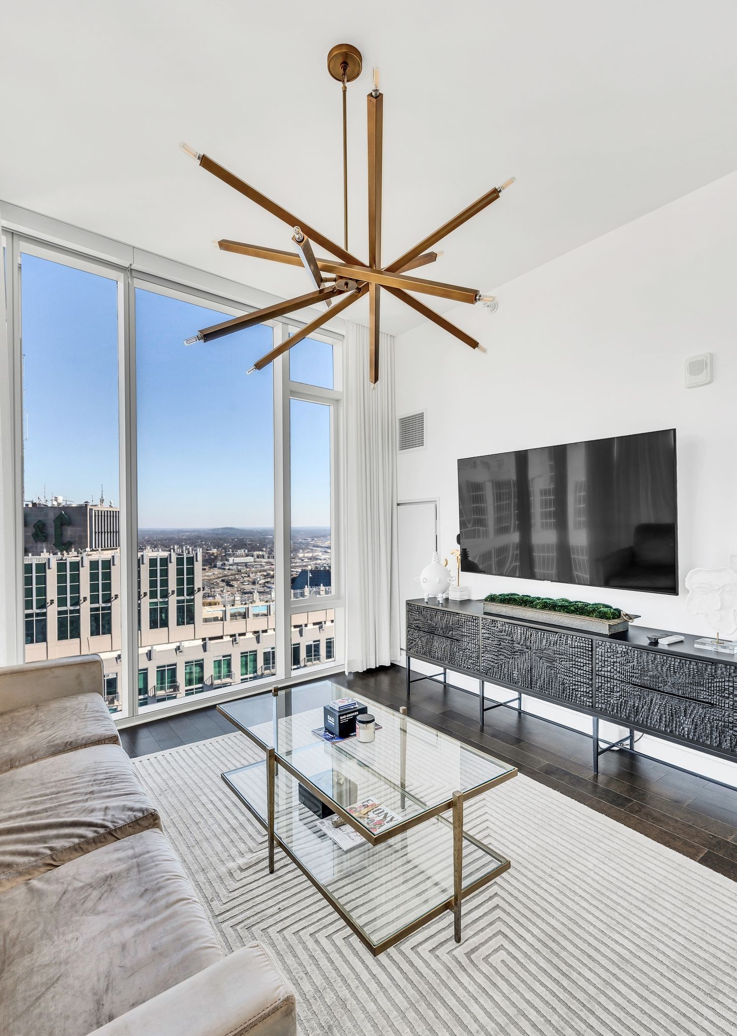 Nashville, Tennessee 37219, United States, 2 Bedrooms Bedrooms, ,2 BathroomsBathrooms,Residential,Active,14320