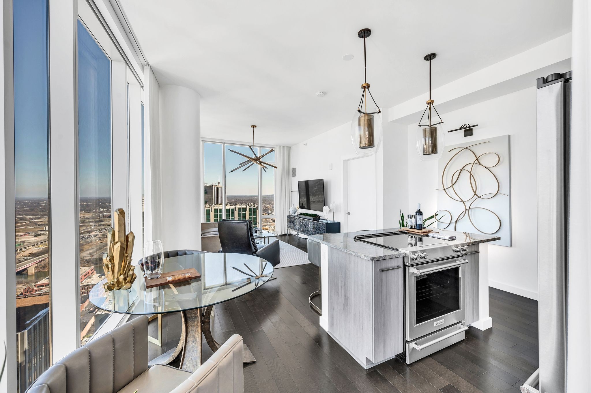 Nashville, Tennessee 37219, United States, 2 Bedrooms Bedrooms, ,2 BathroomsBathrooms,Residential,Active,14320