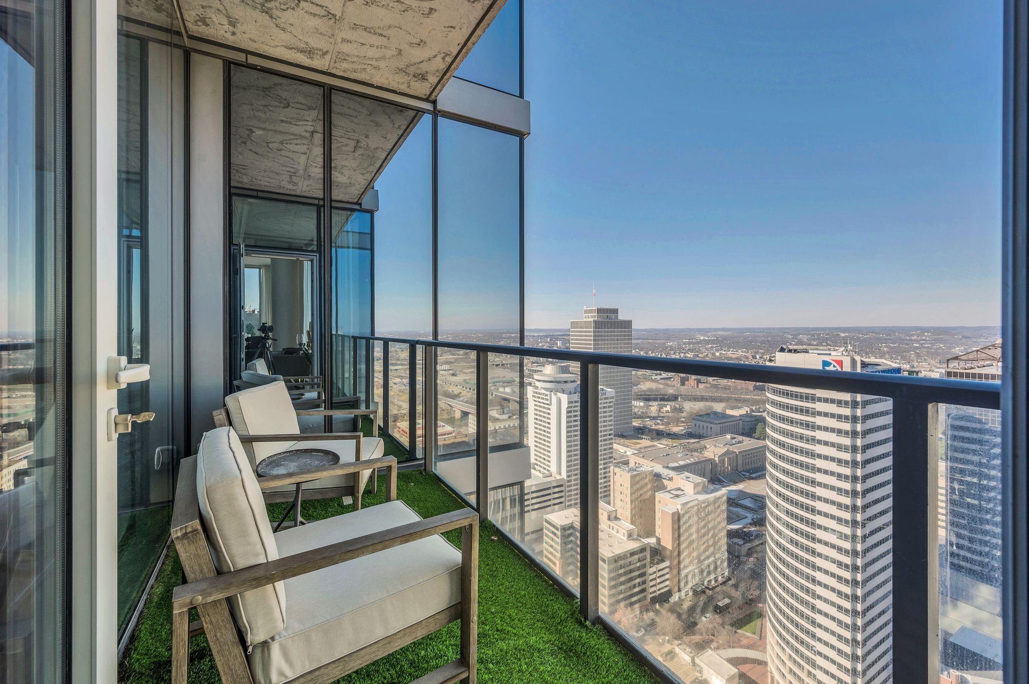 Nashville, Tennessee 37219, United States, 2 Bedrooms Bedrooms, ,2 BathroomsBathrooms,Residential,Active,14320