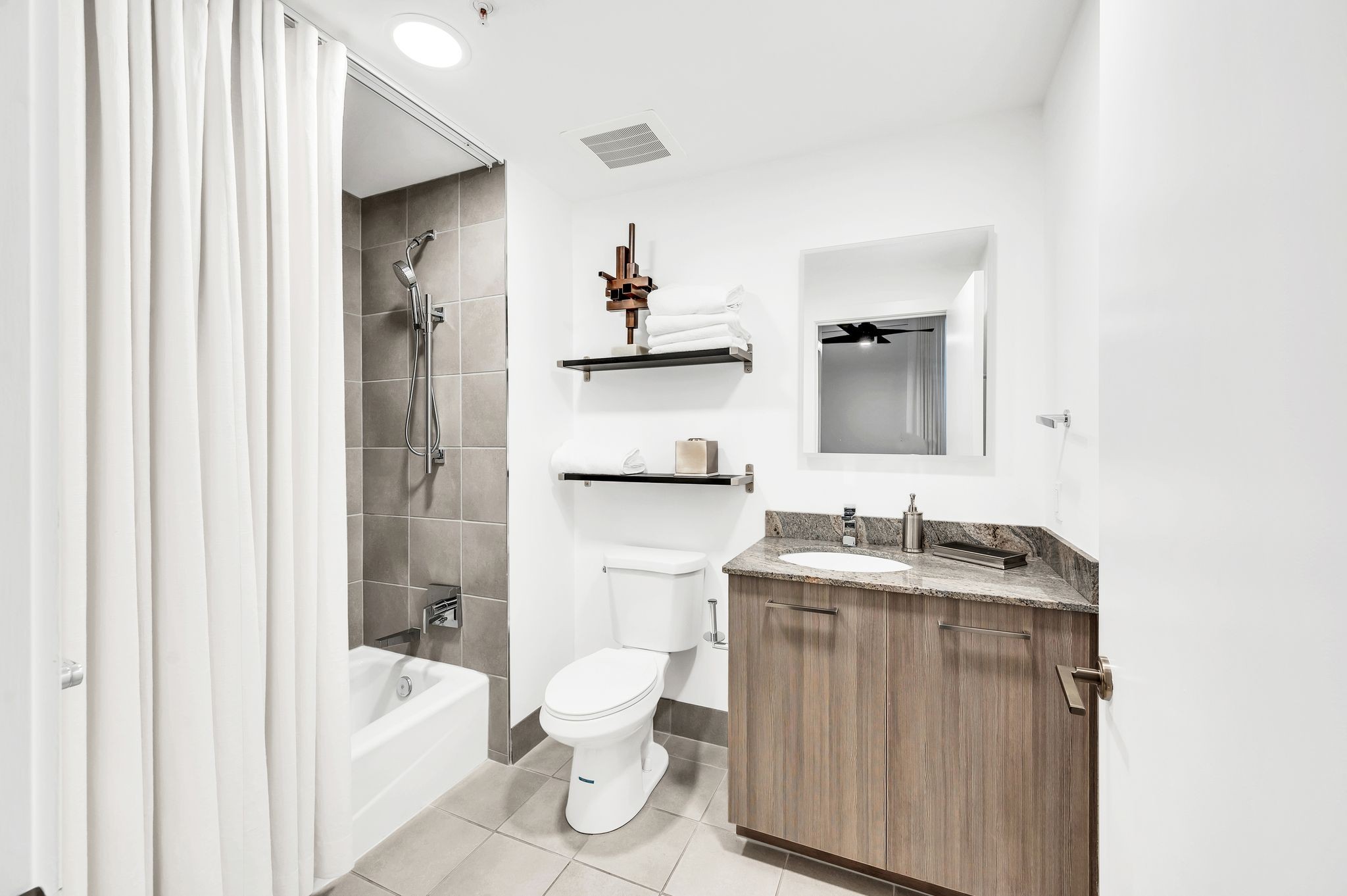 Nashville, Tennessee 37219, United States, 2 Bedrooms Bedrooms, ,2 BathroomsBathrooms,Residential,Active,14320