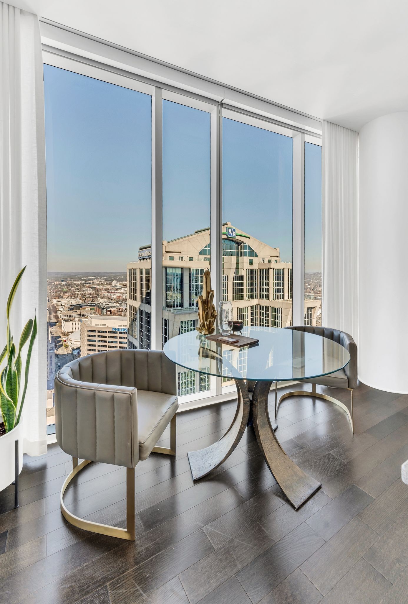 Nashville, Tennessee 37219, United States, 2 Bedrooms Bedrooms, ,2 BathroomsBathrooms,Residential,Active,14320