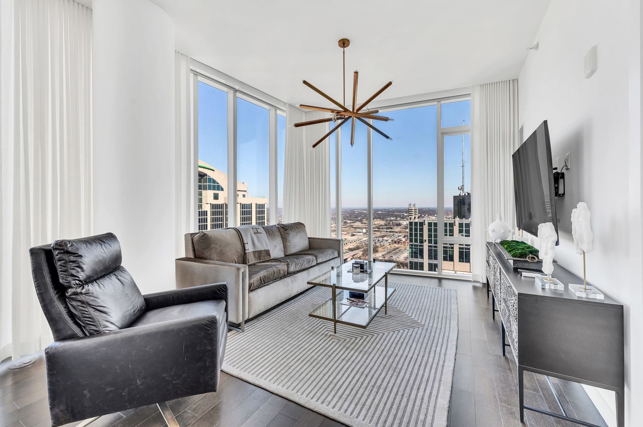 Nashville, Tennessee 37219, United States, 2 Bedrooms Bedrooms, ,2 BathroomsBathrooms,Residential,Active,14320