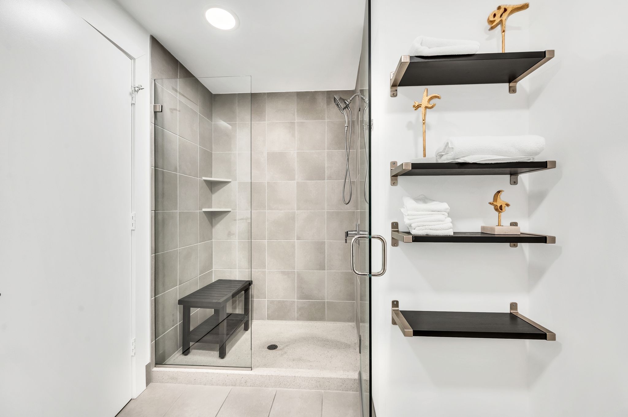 Nashville, Tennessee 37219, United States, 2 Bedrooms Bedrooms, ,2 BathroomsBathrooms,Residential,Active,14320