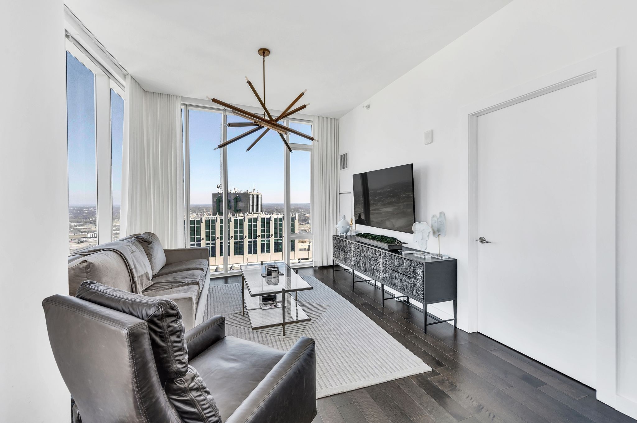 Nashville, Tennessee 37219, United States, 2 Bedrooms Bedrooms, ,2 BathroomsBathrooms,Residential,Active,14320