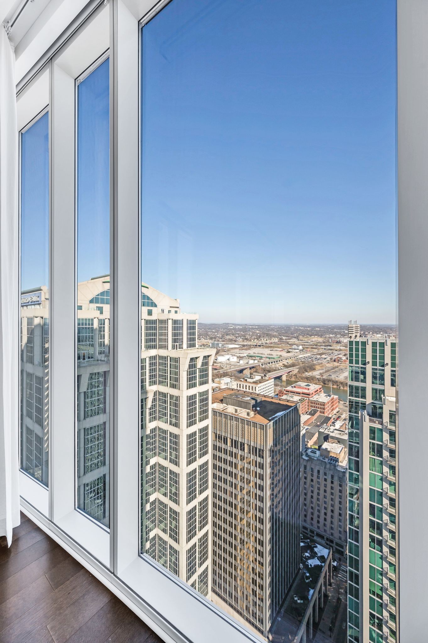 Nashville, Tennessee 37219, United States, 2 Bedrooms Bedrooms, ,2 BathroomsBathrooms,Residential,Active,14320