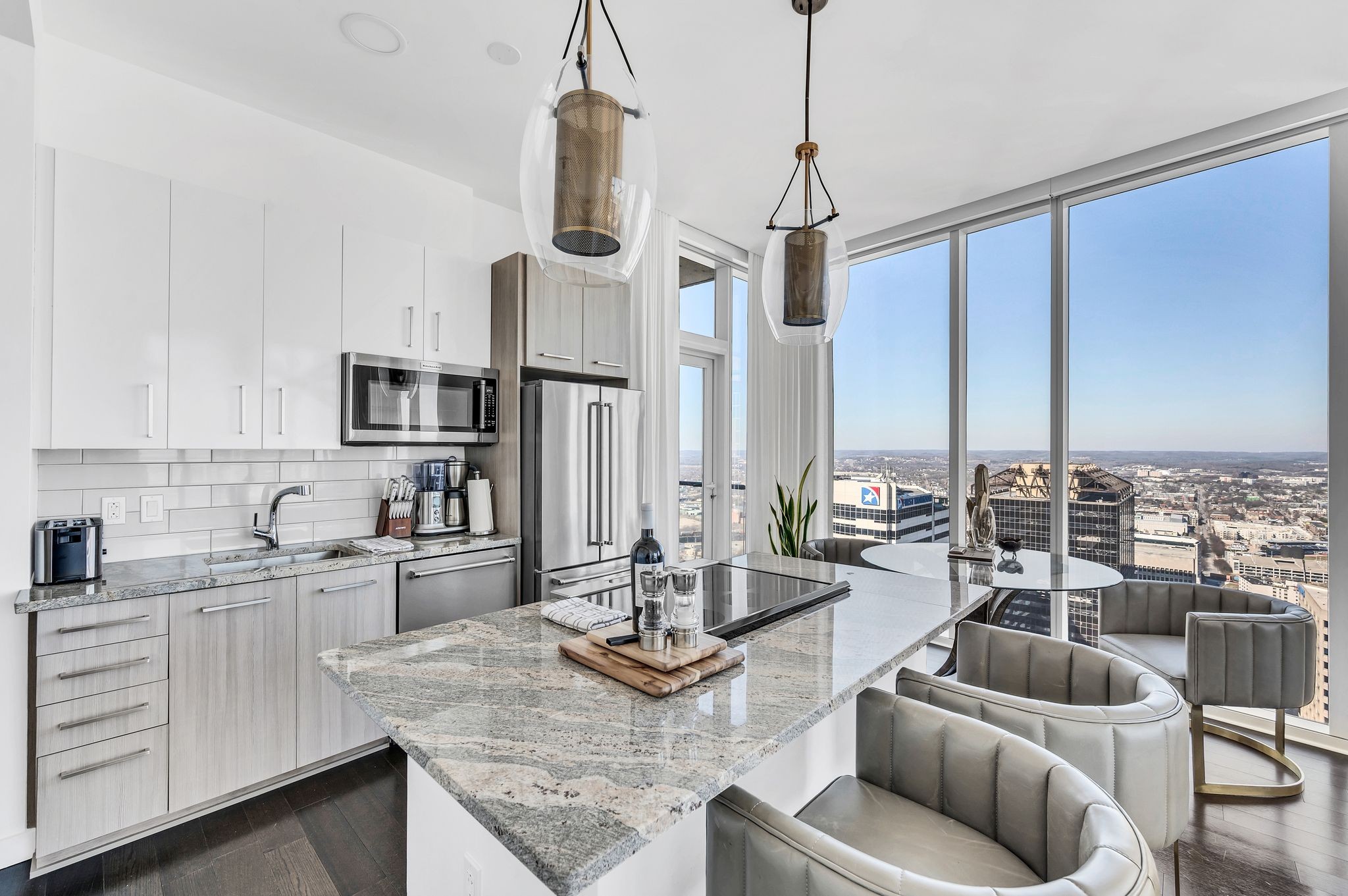 Nashville, Tennessee 37219, United States, 2 Bedrooms Bedrooms, ,2 BathroomsBathrooms,Residential,Active,14320