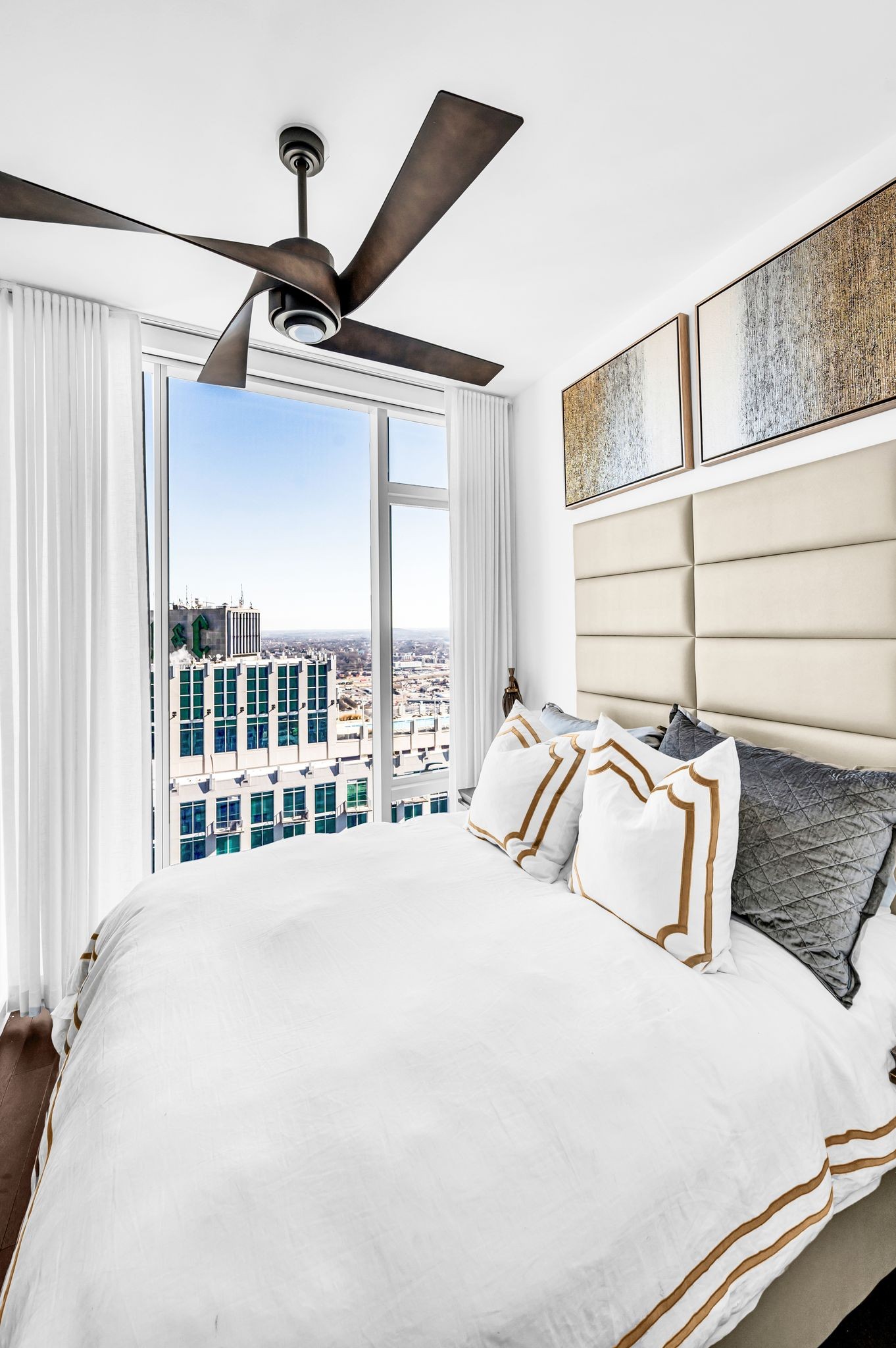 Nashville, Tennessee 37219, United States, 2 Bedrooms Bedrooms, ,2 BathroomsBathrooms,Residential,Active,14320