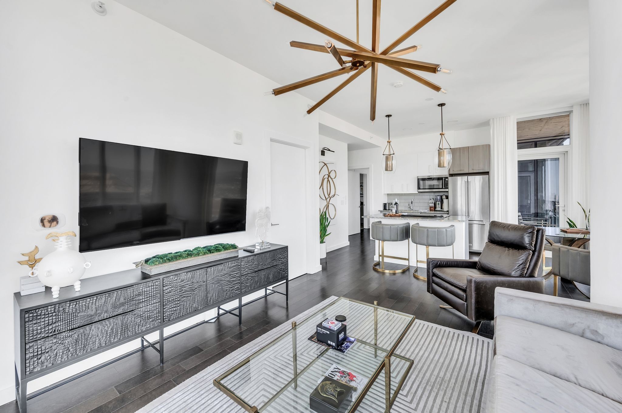 Nashville, Tennessee 37219, United States, 2 Bedrooms Bedrooms, ,2 BathroomsBathrooms,Residential,Active,14320