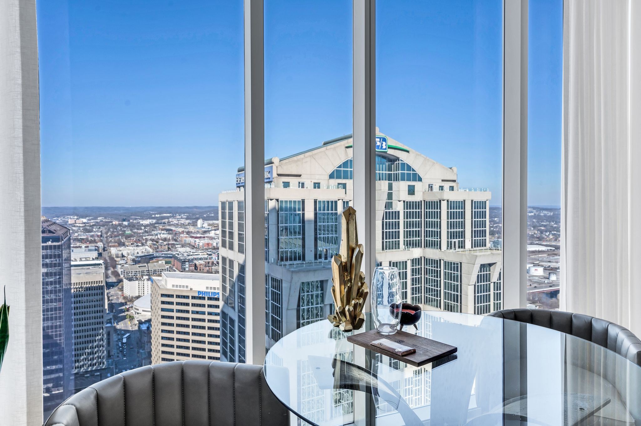 Nashville, Tennessee 37219, United States, 2 Bedrooms Bedrooms, ,2 BathroomsBathrooms,Residential,Active,14320