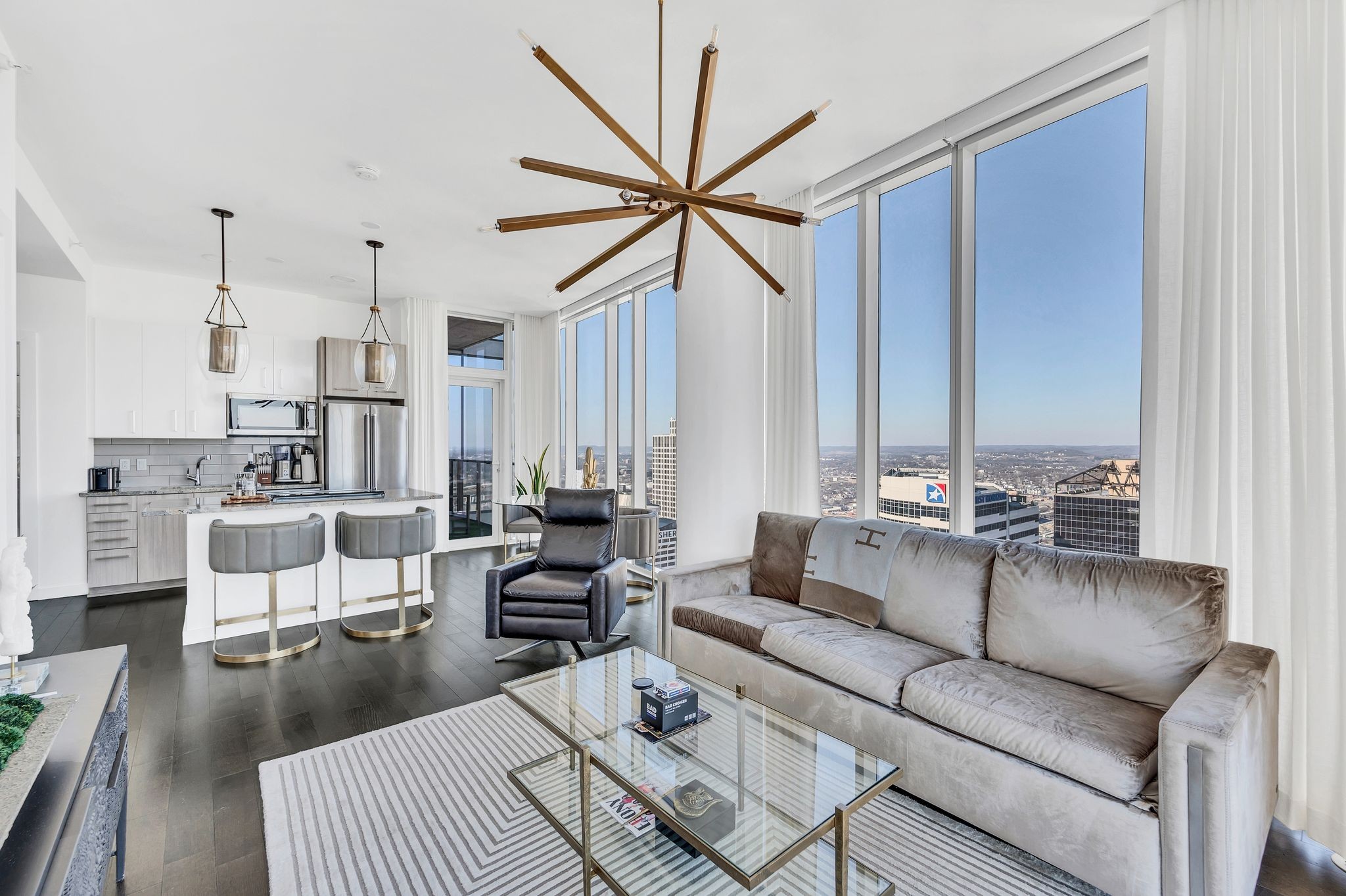 Nashville, Tennessee 37219, United States, 2 Bedrooms Bedrooms, ,2 BathroomsBathrooms,Residential,Active,14320