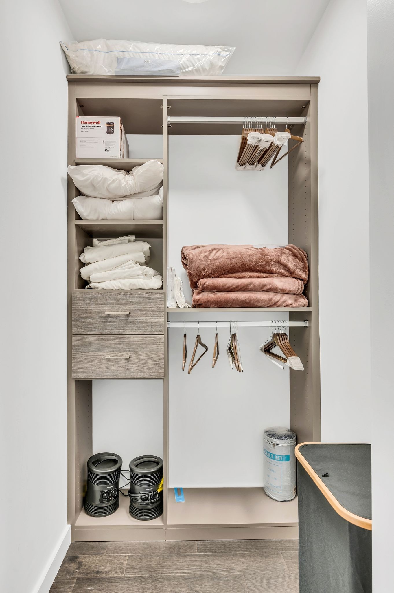 Nashville, Tennessee 37219, United States, 2 Bedrooms Bedrooms, ,2 BathroomsBathrooms,Residential,Active,14320