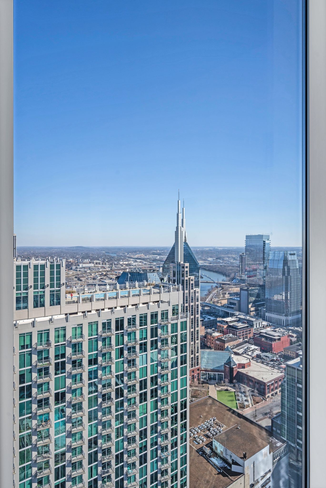 Nashville, Tennessee 37219, United States, 2 Bedrooms Bedrooms, ,2 BathroomsBathrooms,Residential,Active,14320